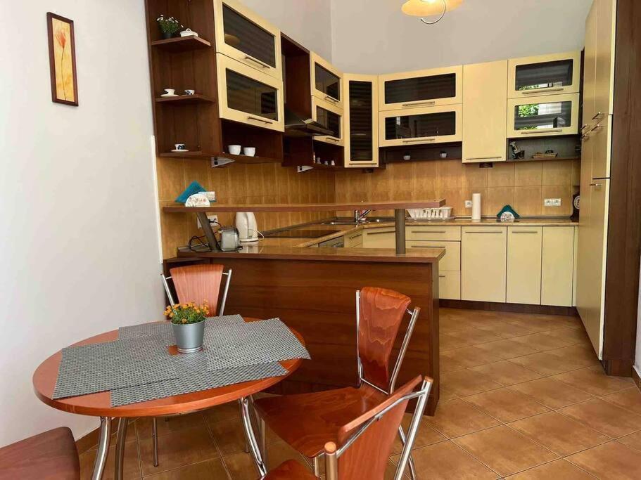Grodzka / Apartment With Balcony Krakow Bagian luar foto